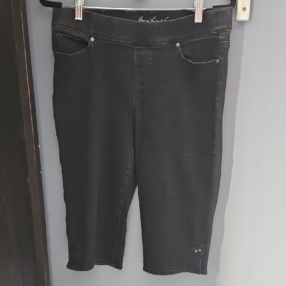 #10 Gloria Vanderbilt Black washed  Stretchy Pullon Cropped Capri Jeans